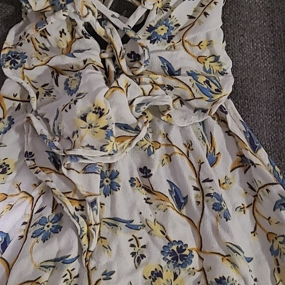 Kendall and Kylie flowery halter top - Picture 2 of 4